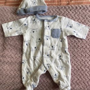 Never worn preemie outfit